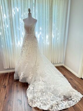 Calla Blanche "Joanne" Wedding Dress (Style 74067) Lined Bust Size 8 Sample